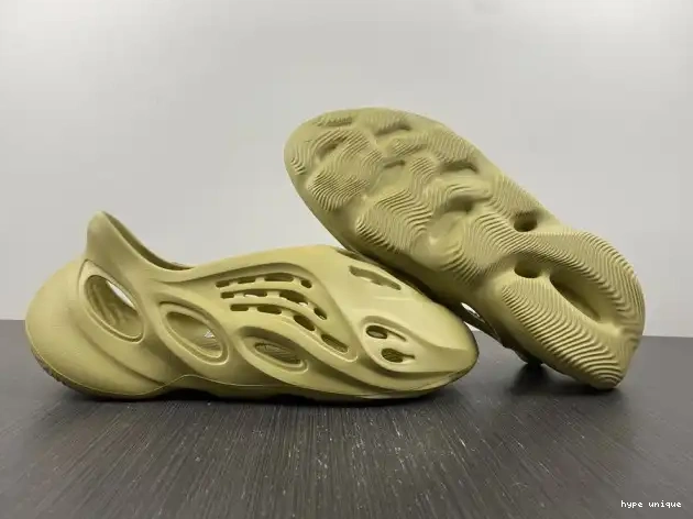 hype RNNR Yeezy Adidas Foam Sulfur GV6775 0524